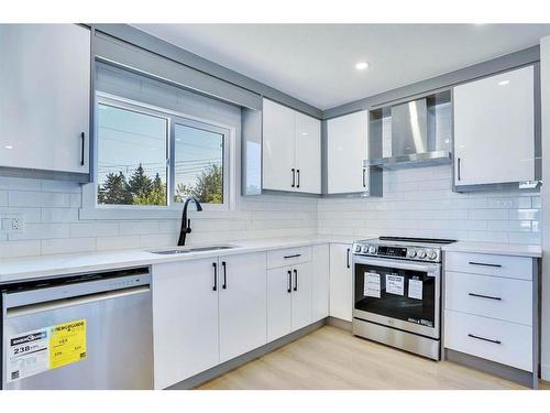 4648 North Haven Drive Nw, Calgary, AB - Indoor Photo Showing Kitchen