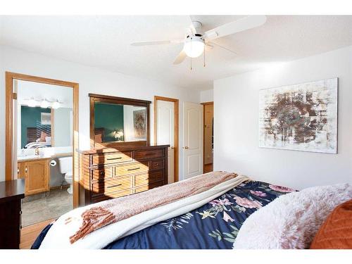 62 Shawbrooke Crescent Sw, Calgary, AB - Indoor Photo Showing Bedroom