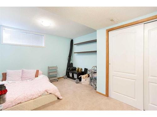 62 Shawbrooke Crescent Sw, Calgary, AB - Indoor Photo Showing Bedroom