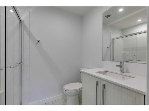 1121-395 Skyview Parkway Ne, Calgary, AB - Indoor Photo Showing Bathroom