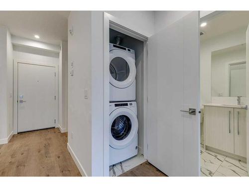 1121-395 Skyview Parkway Ne, Calgary, AB - Indoor Photo Showing Laundry Room