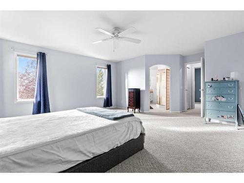 752 Stonehaven Drive, Carstairs, AB - Indoor Photo Showing Bedroom