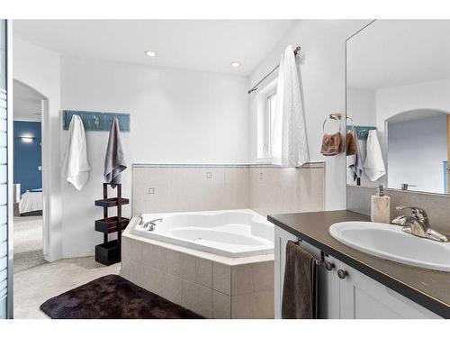 752 Stonehaven Drive, Carstairs, AB - Indoor Photo Showing Bathroom