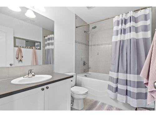 752 Stonehaven Drive, Carstairs, AB - Indoor Photo Showing Bathroom