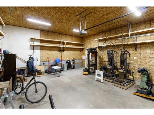 752 Stonehaven Drive, Carstairs, AB - Indoor Photo Showing Garage