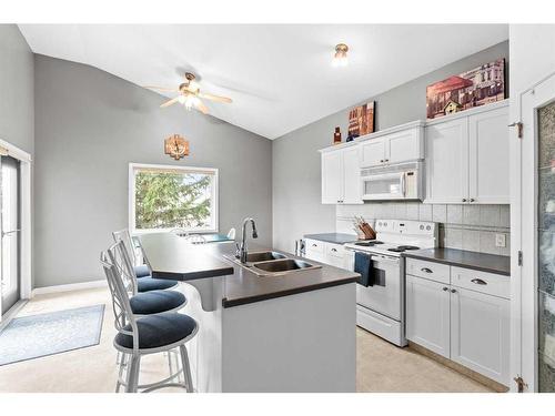 752 Stonehaven Drive, Carstairs, AB - Indoor Photo Showing Kitchen With Double Sink