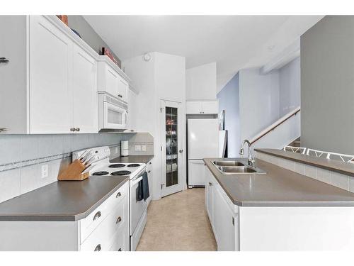 752 Stonehaven Drive, Carstairs, AB - Indoor Photo Showing Kitchen With Double Sink