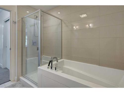 219-15 Aspenmont Heights Sw, Calgary, AB - Indoor Photo Showing Bathroom