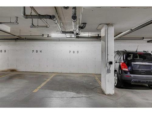 3216-81 Legacy Boulevard Se, Calgary, AB - Indoor Photo Showing Garage