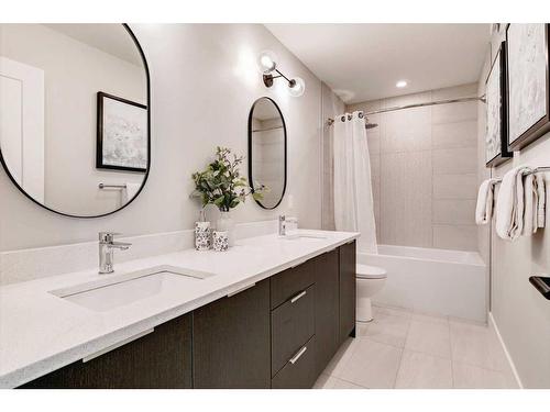 2-923 1 Avenue Nw, Calgary, AB - Indoor Photo Showing Bathroom