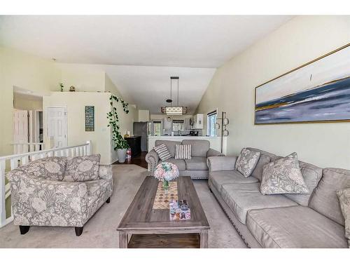 234 Fairmont Boulevard, Lethbridge, AB - Indoor Photo Showing Living Room