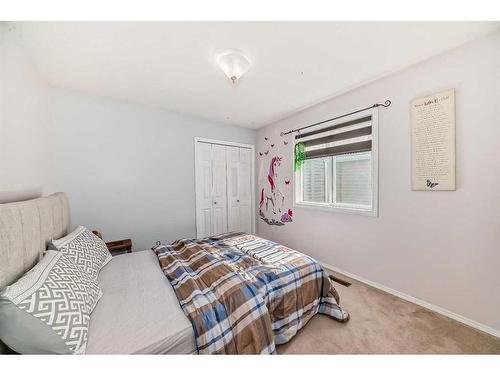 234 Fairmont Boulevard, Lethbridge, AB - Indoor Photo Showing Bedroom