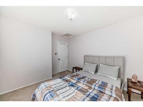 234 Fairmont Boulevard, Lethbridge, AB - Indoor Photo Showing Bedroom