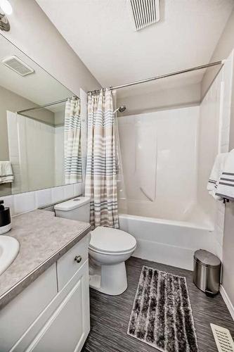 234 Fairmont Boulevard, Lethbridge, AB - Indoor Photo Showing Bathroom