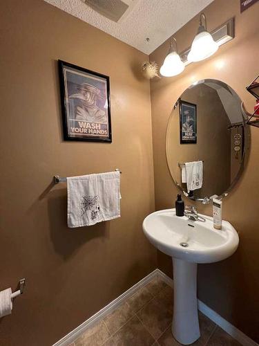 3180 New Brighton Gardens Se, Calgary, AB - Indoor Photo Showing Bathroom