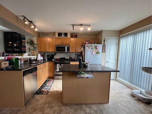 3180 New Brighton Gardens Se, Calgary, AB - Indoor Photo Showing Kitchen