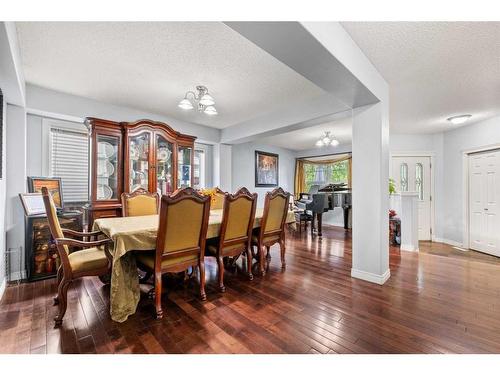 73 Weston Way Sw, Calgary, AB - Indoor Photo Showing Dining Room