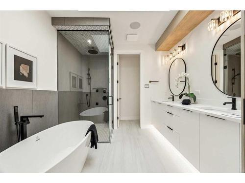 2433 6 Avenue Nw, Calgary, AB - Indoor Photo Showing Bathroom