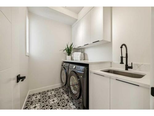 2433 6 Avenue Nw, Calgary, AB - Indoor Photo Showing Laundry Room