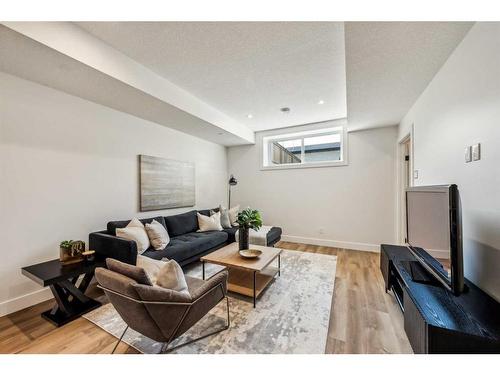 2433 6 Avenue Nw, Calgary, AB - Indoor