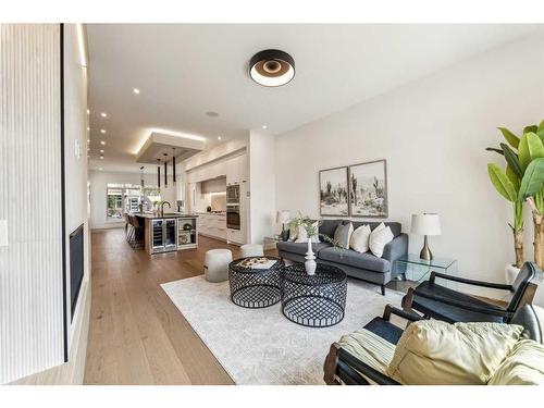 2433 6 Avenue Nw, Calgary, AB - Indoor Photo Showing Living Room