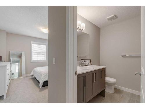 40 Legacy Path Se, Calgary, AB - Indoor Photo Showing Bathroom