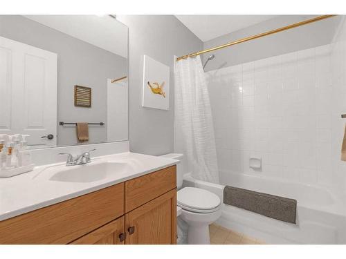 1093 Cranston Drive Se, Calgary, AB - Indoor Photo Showing Bathroom