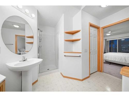 86 Cranfield Crescent Se, Calgary, AB - Indoor Photo Showing Bathroom