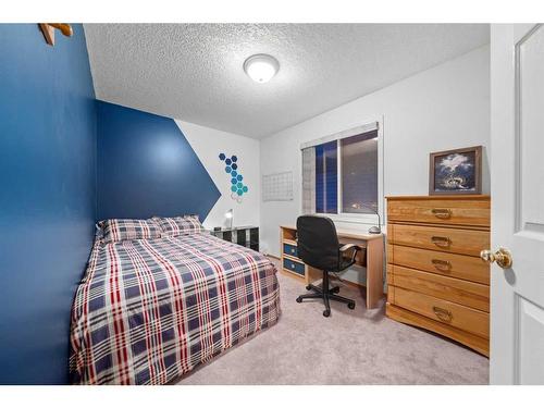 86 Cranfield Crescent Se, Calgary, AB - Indoor Photo Showing Bedroom