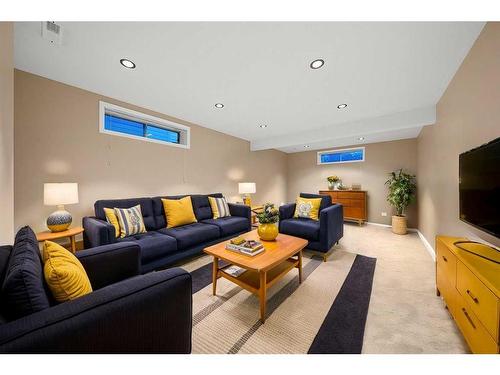 86 Cranfield Crescent Se, Calgary, AB - Indoor Photo Showing Living Room