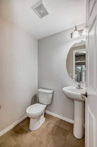 124 Windstone Link Sw, Airdrie, AB - Indoor Photo Showing Bathroom