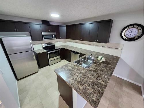 124 Windstone Link Sw, Airdrie, AB - Indoor Photo Showing Kitchen With Double Sink