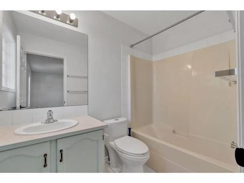 24 Tuscarora Place Nw, Calgary, AB - Indoor Photo Showing Bathroom