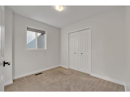 24 Tuscarora Place Nw, Calgary, AB - Indoor Photo Showing Other Room