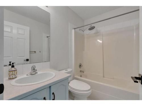 24 Tuscarora Place Nw, Calgary, AB - Indoor Photo Showing Bathroom