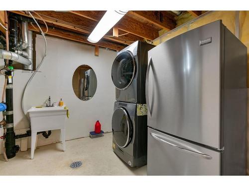 24 Tuscarora Place Nw, Calgary, AB - Indoor Photo Showing Laundry Room