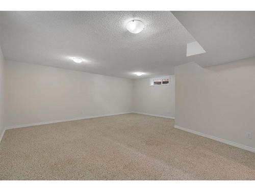 24 Tuscarora Place Nw, Calgary, AB - Indoor Photo Showing Other Room