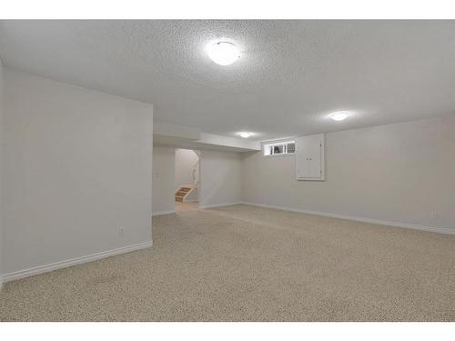 24 Tuscarora Place Nw, Calgary, AB - Indoor