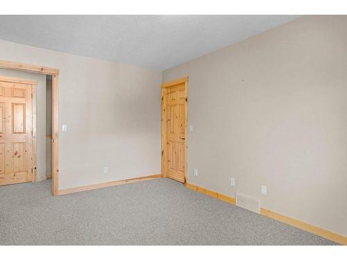 102-800 Wilson Way, Canmore, AB - Indoor Photo Showing Other Room