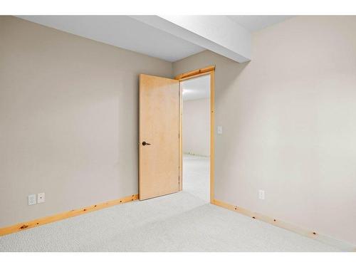 102-800 Wilson Way, Canmore, AB - Indoor Photo Showing Other Room