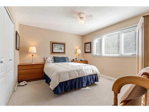 2931 Palliser Drive Sw, Calgary, AB - Indoor Photo Showing Bedroom