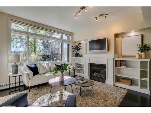 115-950 Centre Avenue Ne, Calgary, AB - Indoor Photo Showing Living Room With Fireplace