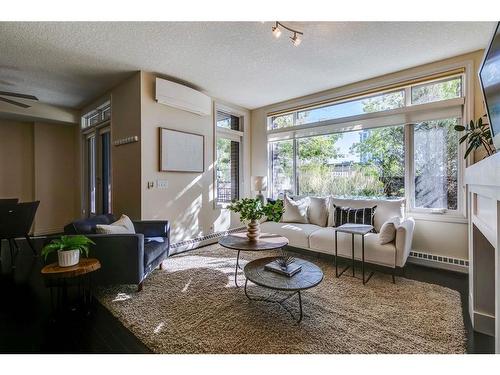 115-950 Centre Avenue Ne, Calgary, AB - Indoor Photo Showing Living Room