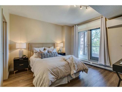 115-950 Centre Avenue Ne, Calgary, AB - Indoor Photo Showing Bedroom