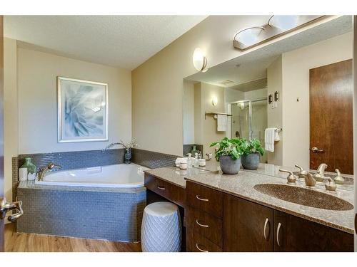 115-950 Centre Avenue Ne, Calgary, AB - Indoor Photo Showing Bathroom