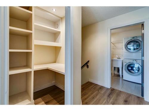 115-950 Centre Avenue Ne, Calgary, AB - Indoor Photo Showing Laundry Room