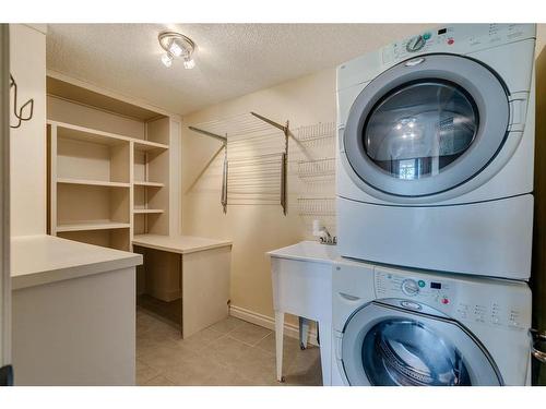 115-950 Centre Avenue Ne, Calgary, AB - Indoor Photo Showing Laundry Room