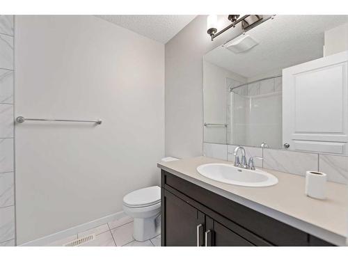 80 Copperpond Parade Se, Calgary, AB - Indoor Photo Showing Bathroom