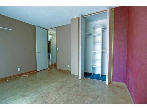 331 Huntridge Road Ne, Calgary, AB - Indoor Photo Showing Other Room