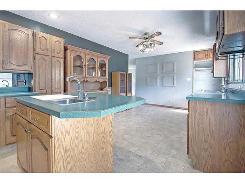 331 Huntridge Road Ne, Calgary, AB - Indoor Photo Showing Kitchen